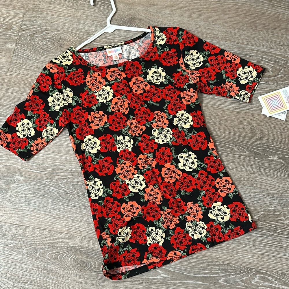 Lularoe Gigi shirt